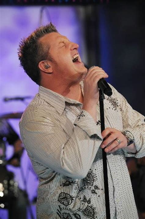 Rascal Flatts Delivers A Soggy 10 Year Retrospective Closes Blossom