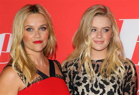 Reese Witherspoon Daughter Name Reese Witherspoons Daughter Looks Like Her Identical Twin