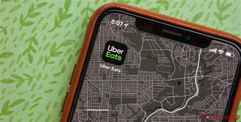 Cashlady takes a closer look at ubereats and deliveroo. Uber Eats reveals Torontonian order habits for 2018