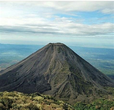 Volcán De Izalco El Salvador Centro América Natural Landmarks Landmarks Travel