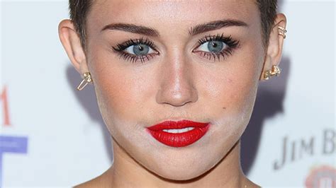 12 Worst Celebrity Powder Flashback Makeup Fails Of All Time
