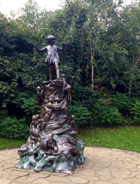 Fountains, lakes, boats, gallery, history, statues, roller skating, cafes, concerts, swans, ducks, sunsets, cycle lanes, benches, deckchairs and most of all in times of social distancing lots of space. Peter Pan Statue | Kensington gardens, Hyde park london ...