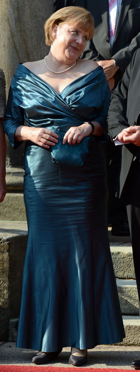 Angela Merkel In Bayreuth Kanzlerin Trägt Dasselbe Kleid Zweimal Der