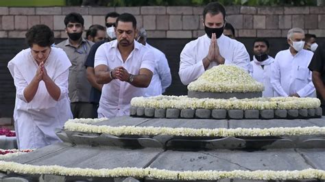 Congress Pays Tributes To Former Pm Rajiv Gandhi On His Birth Anniversary