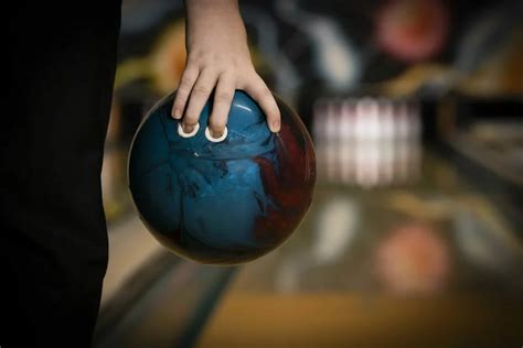 4 Best Bowling Balls For Seniors Your Choice In 2022
