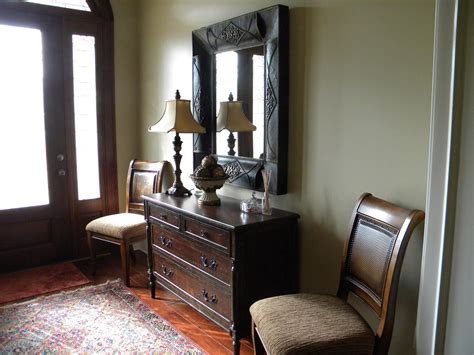 See the best designs for 2021 and discover your favorite! foyer chairs | Foyer table decor, Foyer furniture, Small ...
