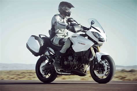 And in 2010, triumph added an abs se model that included the bags as standard equipment. 2012 Triumph Tiger 1050 SE ABS Review