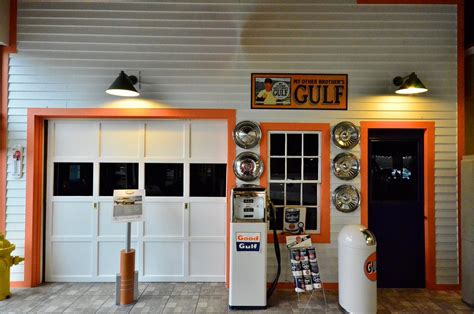 Old Fashioned Gas Station Decor Columbia Ford Dealership C Flickr