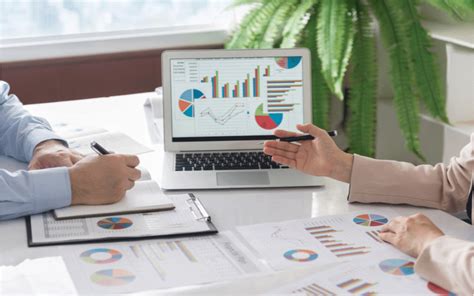 Teknik analisis data adalah suatu metode atau cara untuk mengolah sebuah data menjadi informasi sehingga karakteristik data tersebut menjadi mudah untuk dipahami dan juga bermanfaat untuk menemukan solusi permasalahan, yang terutama adalah masalah yang tentang sebuah penelitian. Untuk Interpretasi Dan Analisis Data Kuantitatif Digunakan ...