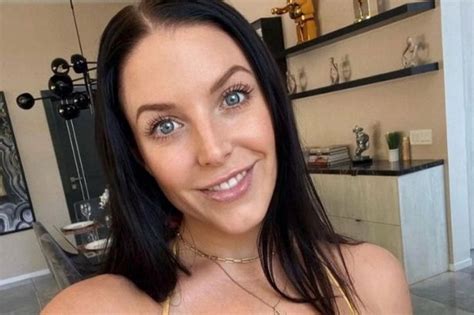 Angela White Gives Lecture At Prestigious Uni After Nearly Dying