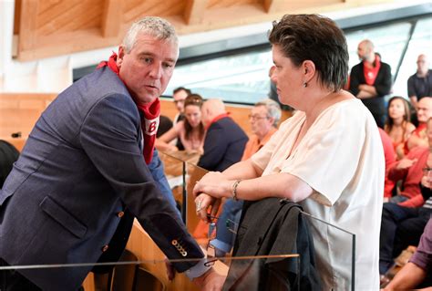 De voorzitter van de socialistische vakbond, robert vertenueil, heeft zijn mandaat neergelegd nadat hij het vertrouwen kwijt raakte bij de waalse achterban. Cassatie bevestigt veroordeling van Antwerps ABVV ...