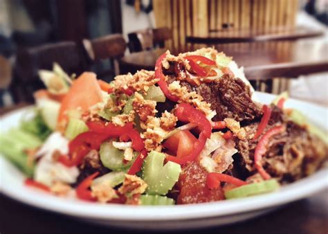 1 sdm mentega 20 g bawang bombay, cincang 100 g jamur kancing. Semur Daging - Marie Claire