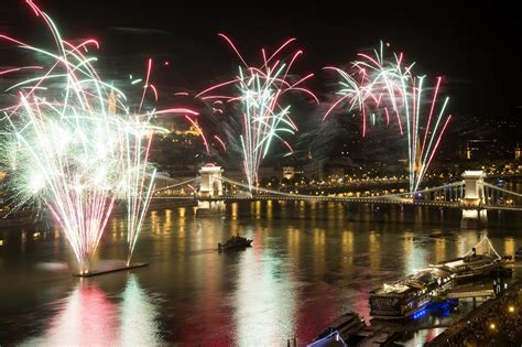 Ünnepség, család, szórakozás on facebook. Új helyszínről lőnek fel tűzijátékot augusztus 20-án | 24.hu