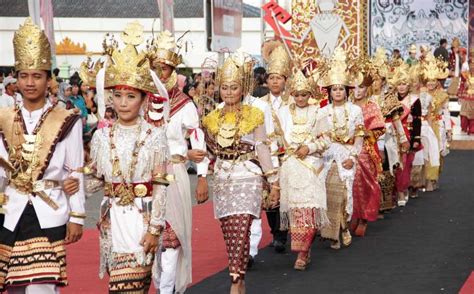 Pakaian Adat Lampung Dari Tradisional Hingga Modern Inspirasi Jawa Tengah