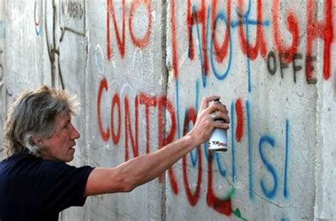 This review is from a major pink floyd fan that puts out a music and movies website with his friends as a hobby and who wrote this about the wall concert in. Roger Waters & The Band Perform "The Wall" | Woodstock