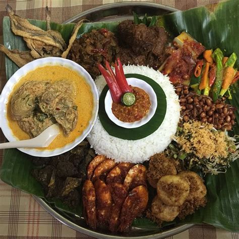 8 Xxl Nasi Ambeng With Rendang And Curry Chicken For Your Next Group