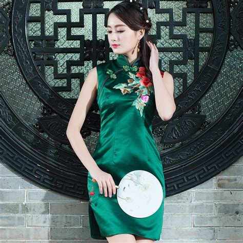 2018 Modern Cheongsam Long Green Qipao Embroidery Traditional Chinese