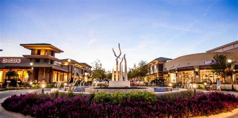 Omaha Outdoor Shopping Malls & Centers
