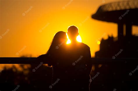 Premium Photo Silhouette Of Two People In Love Against The Backdrop