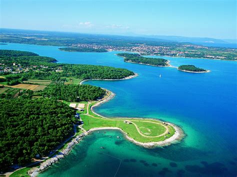 Poznajcie istrię przez typowo wenecjańską architekturę jej budowli, kościołów, dzwonnic, wybrzeże i plaże, które sprawiają, że istria jest turystyczną destynacją, której nie można ominąć. 301 Moved Permanently