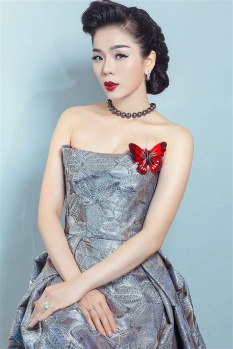 Chị vẫn được biết đến là người không ngại góp ý về đời với tôi, quang lê luôn chừng mực và nhiệt tình, vậy là đủ. Quang Lê hội ngộ Lệ Quyên, Hiền Thục tại show ca nhạc mới
