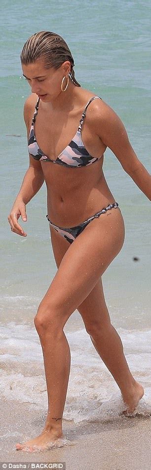 Hailey Baldwin Shows Off Her Bikini Body In Miami Daily Mail Online