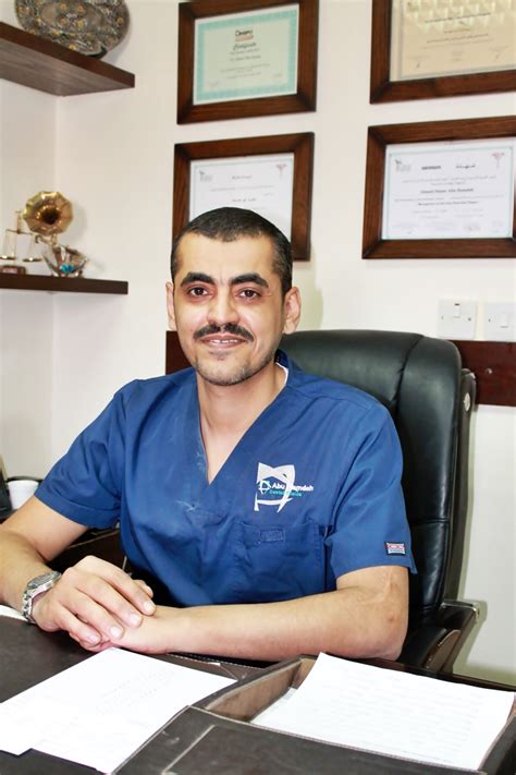 دكتور أحمد ابو حمدة دكتور أسنان في عيادة أبو حمدة لطب و جراحة الفم و الاسنان عمّان الأردن دكتورنا