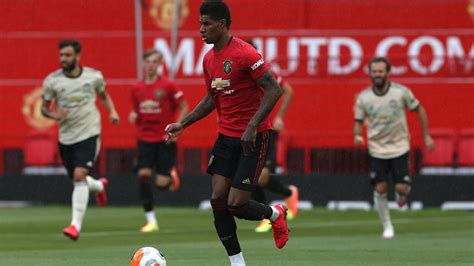 A very special episode today from the aon training complex where united have been playing against each other in 7v7 matches and you can watch all of the best. Man United players train at Aon Training Complex on 6 June ...