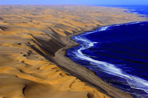 Onde O Deserto Do Namibe Encontra O Mar