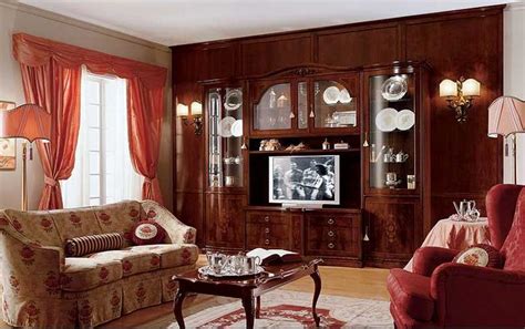 Dekorasi ruang tamu merupakan hal yang penting agar bisa ditempati dengan nyaman. Perabot ruang tamu dalam foto gaya klasik