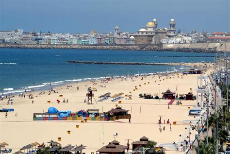 Hay un aparcamiento sin asistencia. Viajero Turismo: Qué hacer y visitar en Cádiz - Guía turística