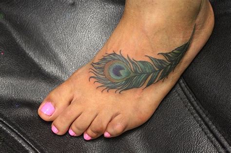 60 Fabulous Feather Tattoos On Foot