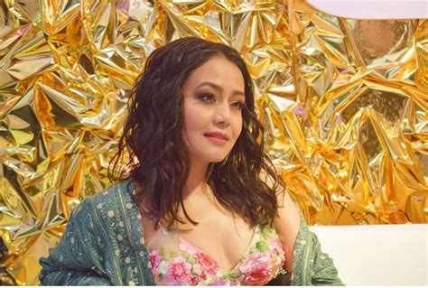 नेहा कक्कड़ ने दिखाई दरियादिली दमकल कर्मी को दिए 2 लाख रुपये Indian Idol 11 Neha Kakkar Ts