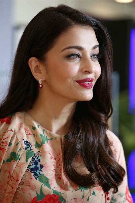 Aishwarya rai has, in a statement, dissociated herself with the ad. Indian Actresses HQ Pics: Aishwarya Rai at The Variety ...