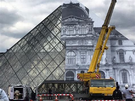 Lartiste Jr Fait Disparaître La Pyramide Du Louvre