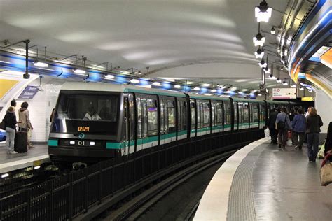 Línea 4 Metro De París Descubri París