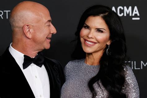 Meet Lauren Sánchez Jeff Bezos Glamorous Girlfriend The Tv Anchor Turned Helicopter Pilot