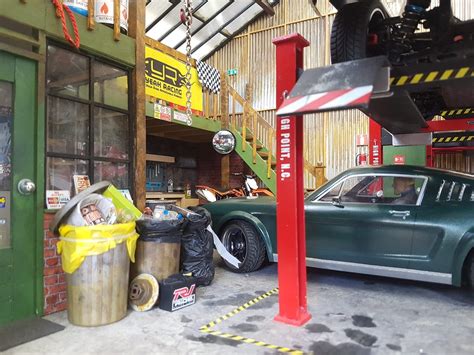 This portable garage is the ideal shelter for your car. 1/10 scale garage and rubbish collection | Rc cars, Garage ...