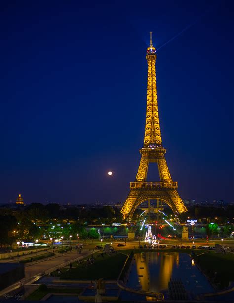 Foto La Luna Y La Torre Eiffel Comprar Fotografías Online