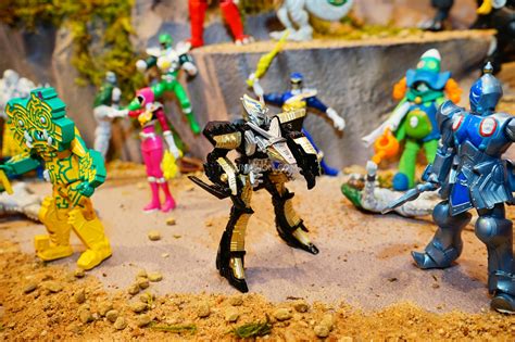 Toy Fair 2015 Power Rangers Dino Charge 5 Figures