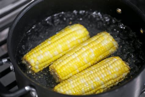 Tips And Tricks For Boiling Corn On The Cob Lil Luna
