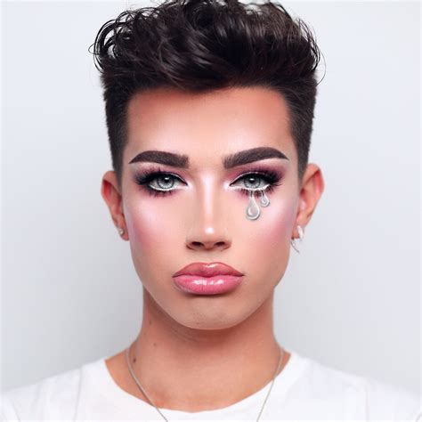 The images quickly went viral as fans admired his incredible makeup skills and popping highlight. James Charles on Twitter: "me on valentine's day when I'm still alone & single 💔…