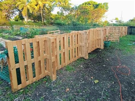 Garden Fence Ideas With Pallets Tutorial Pics