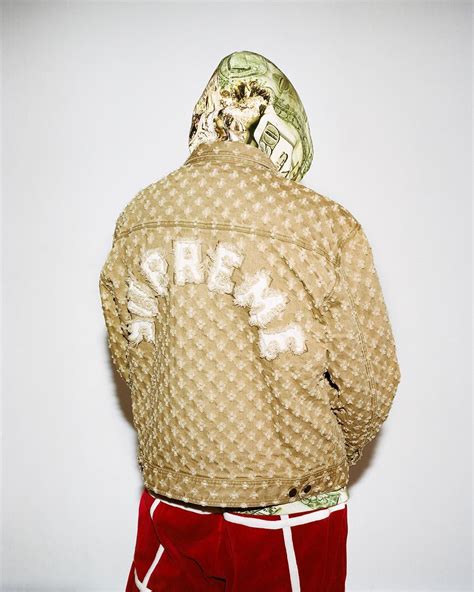 Shop premium dog products today! First Look: Supreme SS20 Kollektion