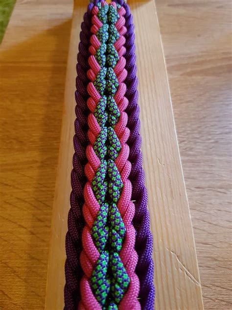 Take your pooch hiking, camping, or just outside your house! Luna's arrow spirit | Paracord bracelet tutorial, Paracord braids, Paracord diy