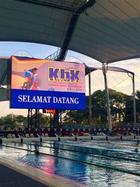 Ikan Bilis Swimming Club 1971 Kl Awe Inspiring Swimmers In Karnival