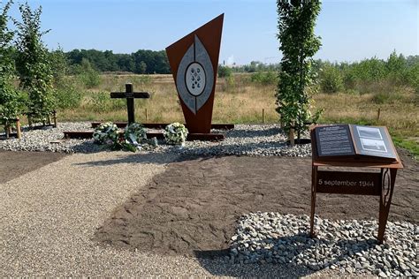 Oorlogsmonument De Zes Van Dorplein Budel Dorplein TracesOfWar Nl