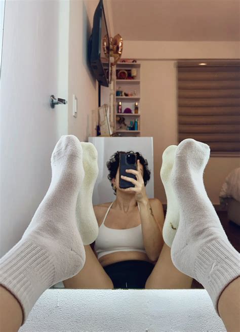Elooise Feet On Twitter Spread Legs And Sweaty Socks 💦