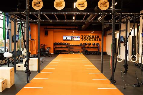 Supremely And Stylish Gym Interior Decoration Ideas