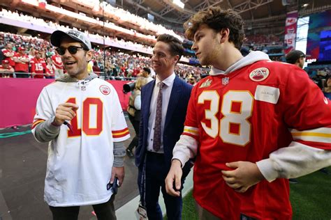 see paul rudd and lookalike son jack at the 2023 super bowl popsugar celebrity